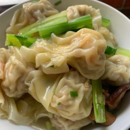 Phần sủi cảo tôm thịt